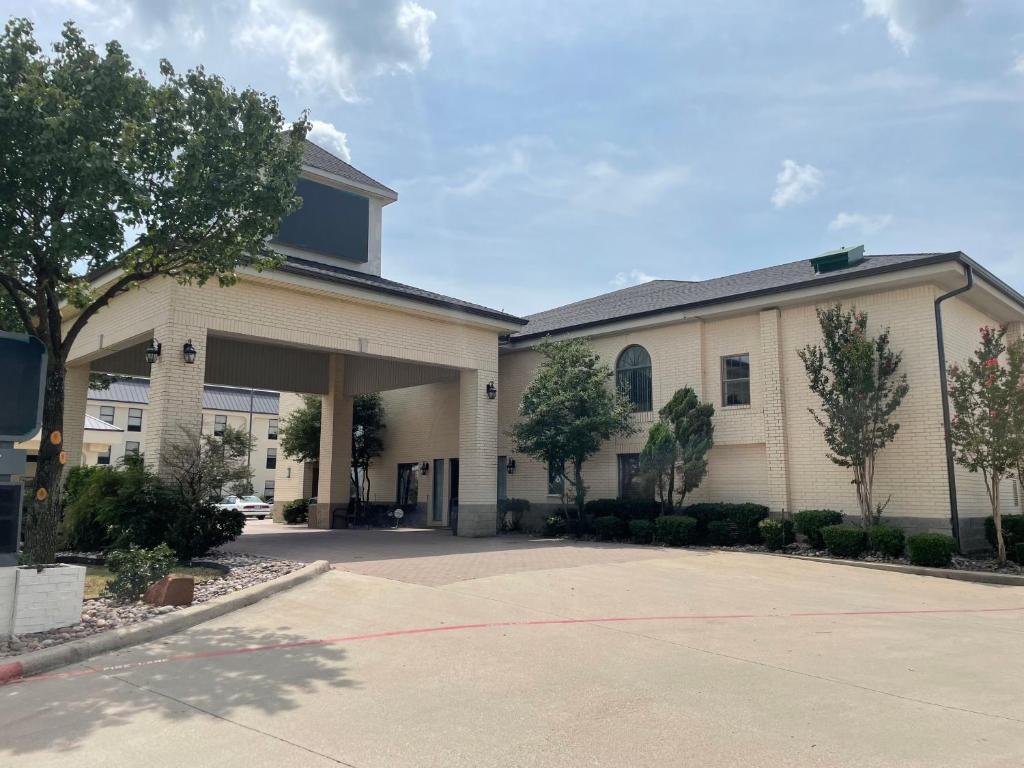 Red Roof Inn Weatherford Main image 1